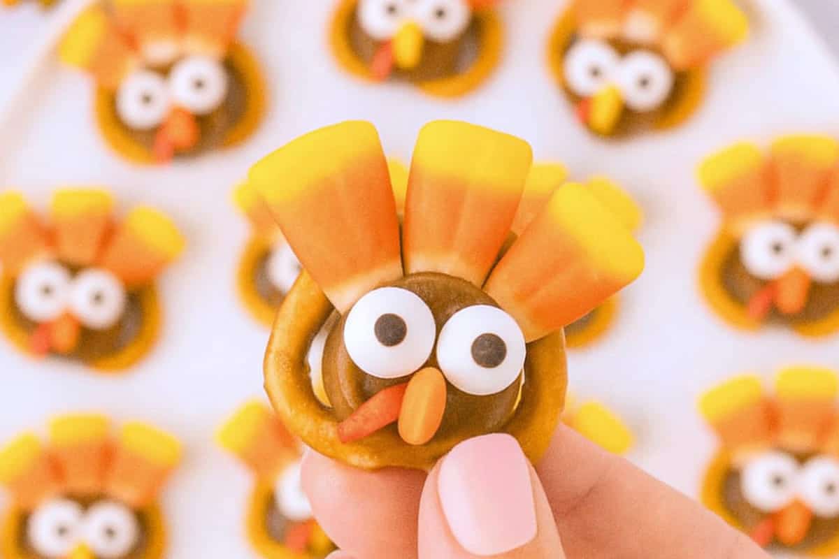 Rolo Pretzel Turkeys for a Sweet Thanksgiving Treat