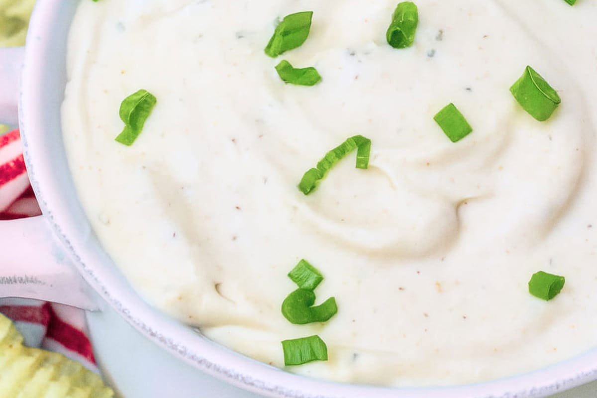 Sensational Summer Dips & Appetizers for a Poolside Bash