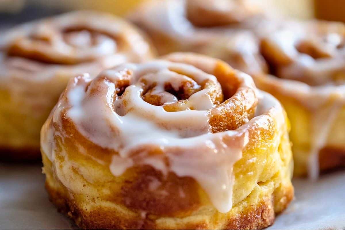 Gooey & Sticky Pumpkin Cinnamon Rolls