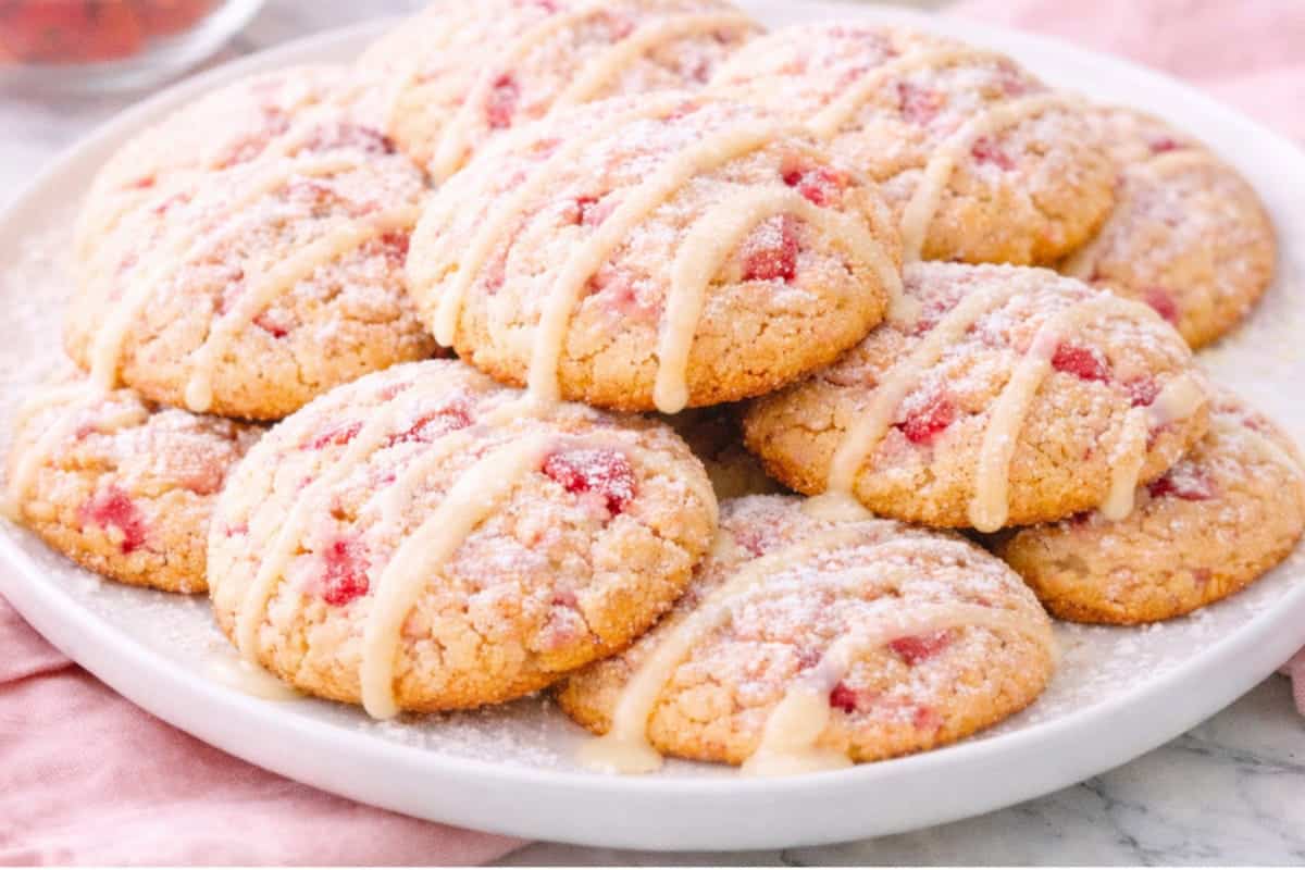 Tasty Strawberry Lemonade Cookies