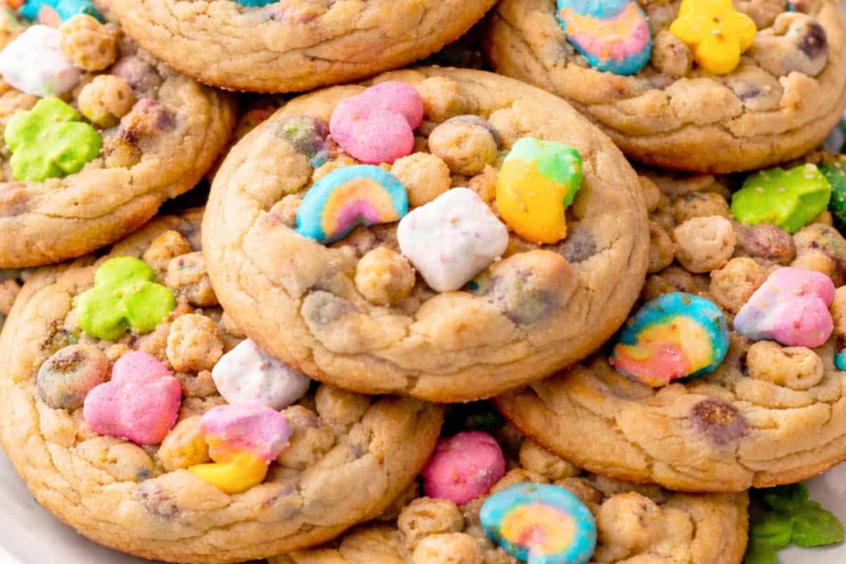 Cute Lucky Charms Cookies for St. Patrick’s Day Fun